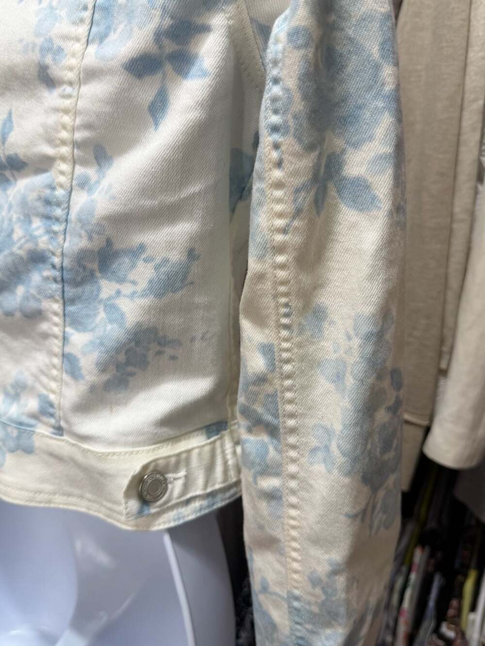 American Eagle Floral Denim Jacket Size Small - Picture 7 of 12